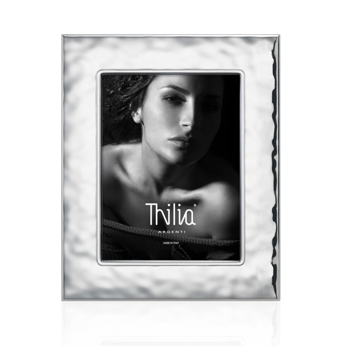 Cornice 13x18 martellata a bordo largo in argento laminato con retro in legno bianco linea gea